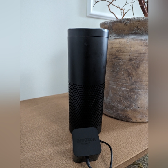 Amazon Alexa - Picture 1 of 2